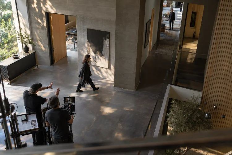 How Directors Manipulate Screen Geography to Guide the Audience